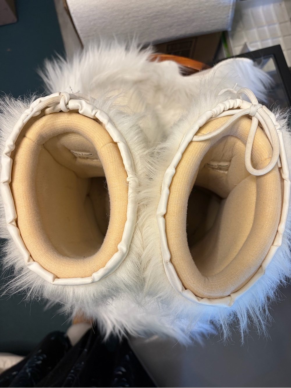 MODES White Faux Fur Women's Winter Boots - Cozy Drawstring Design - Picture 4 of 6
